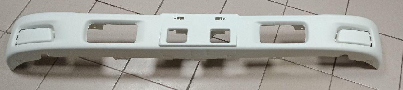 Бампер IZ11-0402-00 ISUZU ELF NLR85, NMR85 2008г-/отв. под туманки,  узкая кабина/