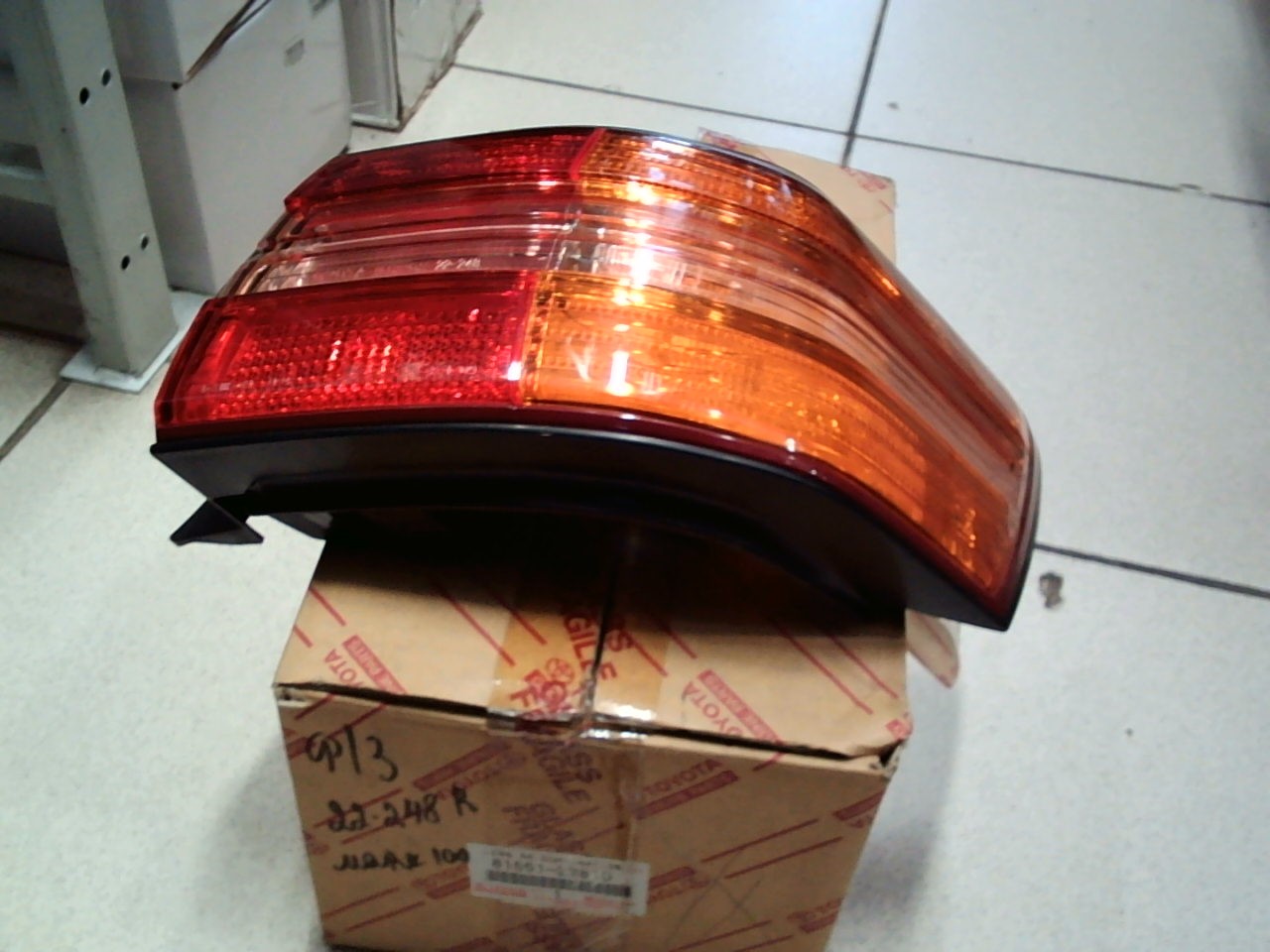 Задний фонарь TOY MARK 100 (96-98) 22-248 R [81551-22810] TOYOTA