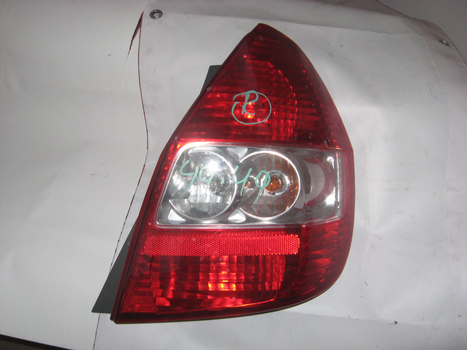 Задний фонарь HON FIT GD1  49-49  R  [б/у]