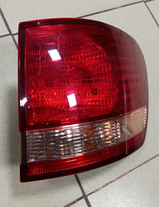 Задний фонарь TOY IPSUM ACM21 44-35 R ('01-'03)  [б/у]