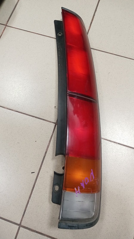 Задний фонарь TOY TownAce NOAH SR40, SR50 28-115 R '96-'98 [б/у] /красный-жёлтый-белый/