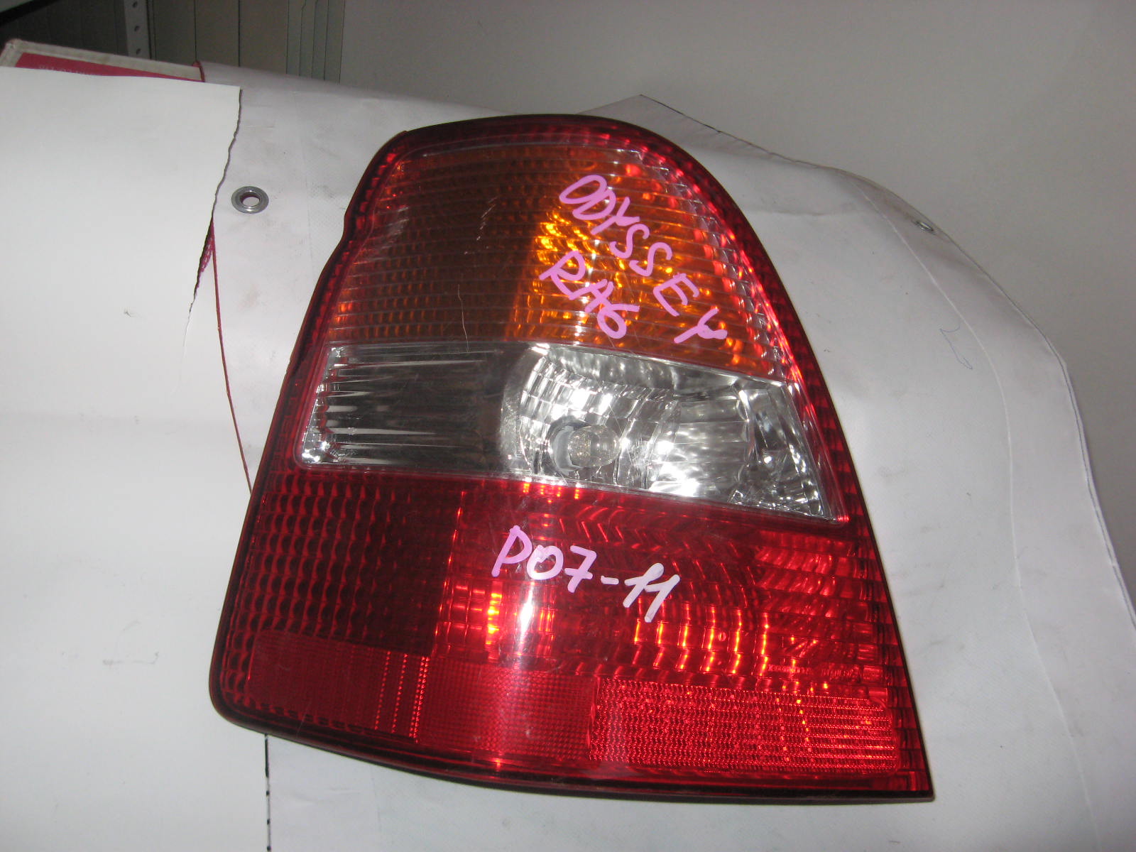 Задний фонарь HON ODYSSEY (RA6)  P07-11 L  [б/у]