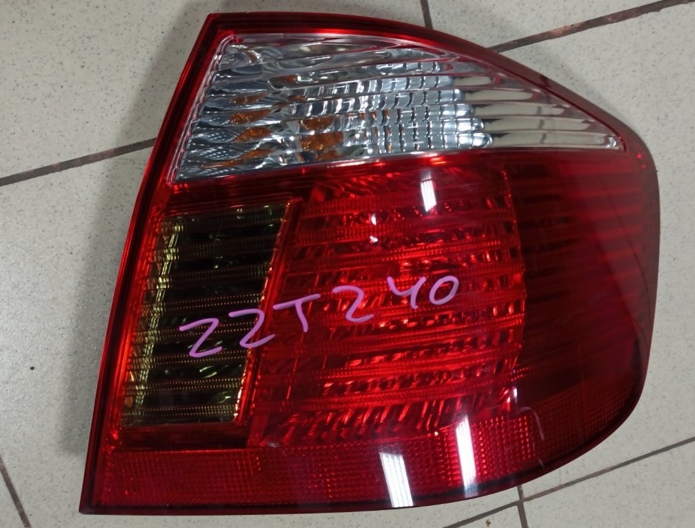 Задний фонарь TOY PREMIO 240  20-429 R [б/у]