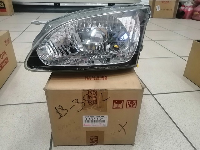 Фара TOY COROLLA SPACIO 111 13-38 L /хр,  черная/ [81170-13190] (97-99)