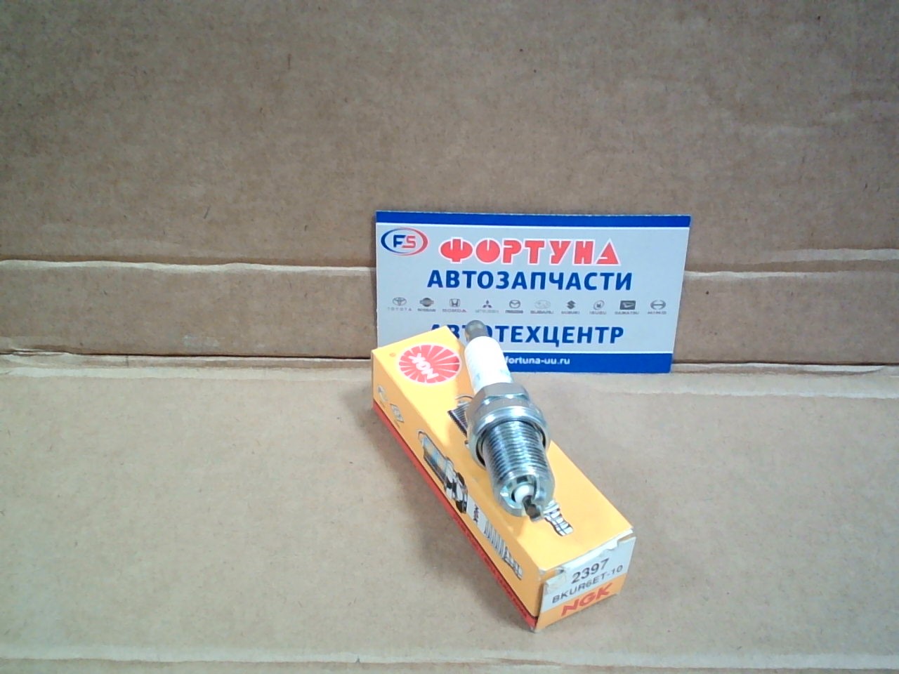 Свеча зажигания BKUR6ET-10 (2397) NGK /AUDI A3, A4, A6, A8 96-01,  VW GOLF 97-06,  PASSAT 00-05,  POLO 99-01/