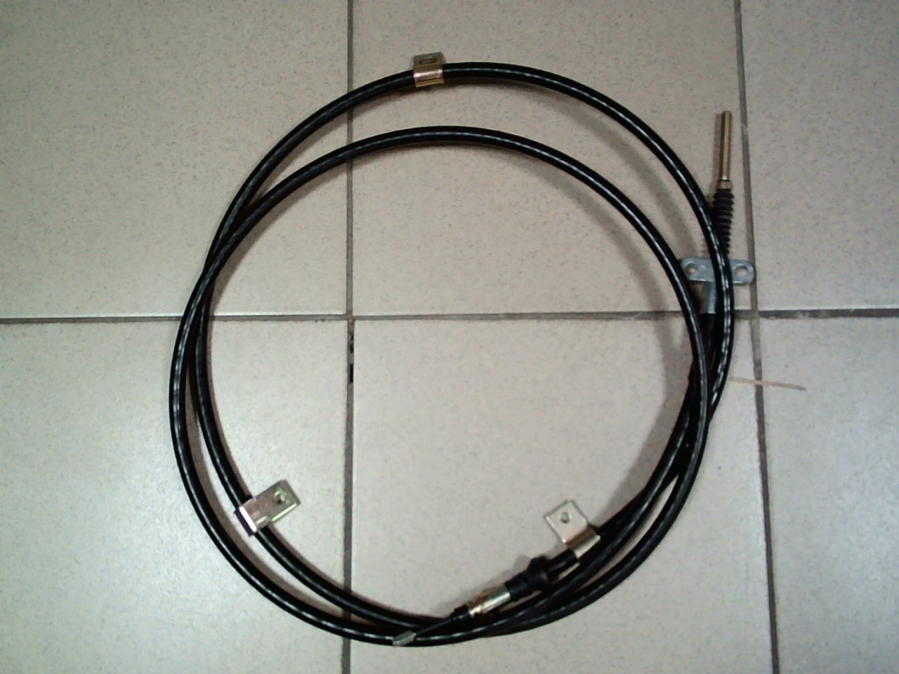 Трос ручного тормоза HBC 102   MC416954