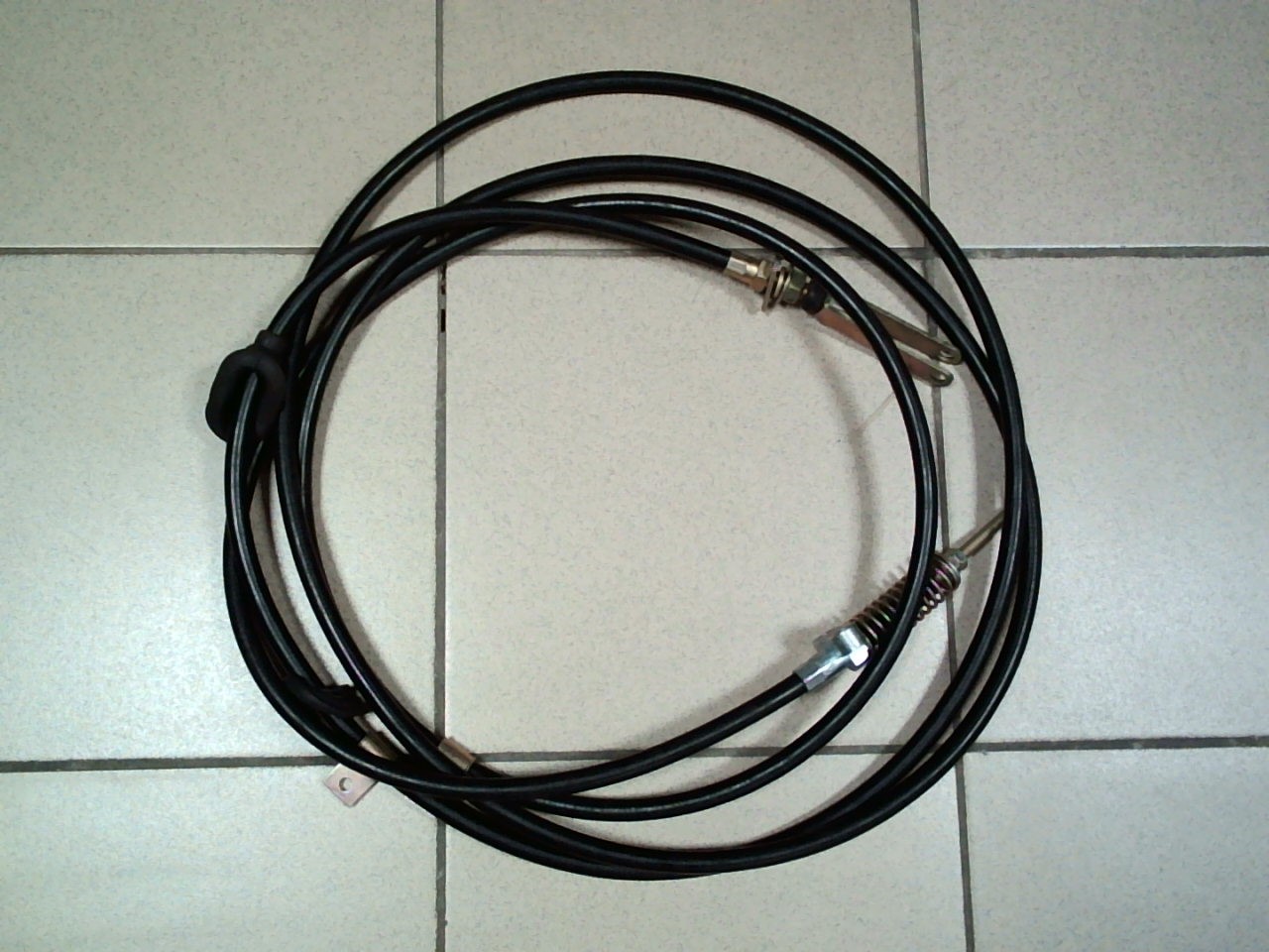 Трос ручного тормоза HBC M02 [MC039833] /MMC FU, FV/