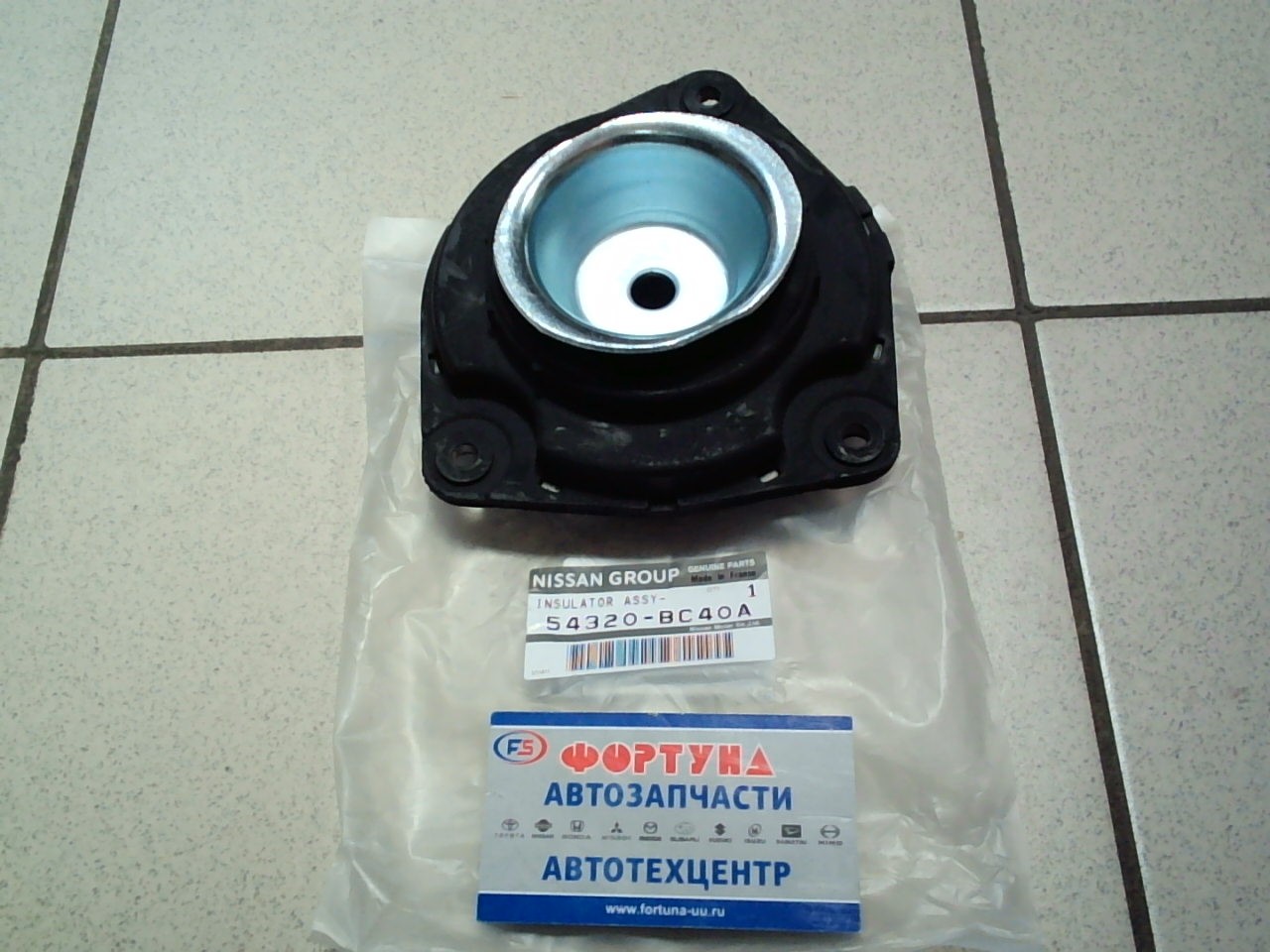 Чашка 54320-AX600/54320-BC40A FRONT RH K12, C11 NISSAN 