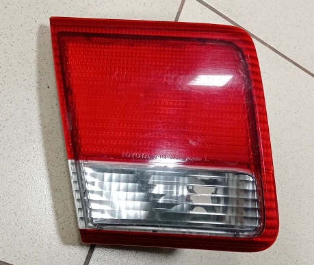 Вставка на крышку багажника TOY CAMRY SV40 '96,  1 мод,  32-148 L [б/у]