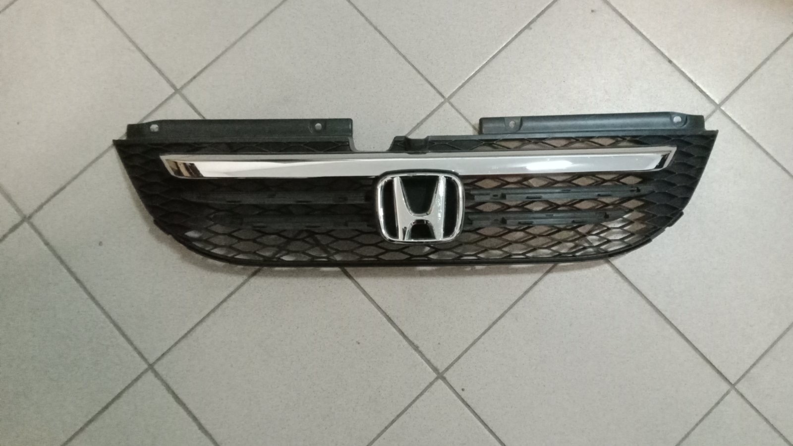 Решётка HON ODYSSEY RB1 2003-2005 [71121-SFJ-W0] ST-HD72-093-0  /+молдинг+значок/НЕТ боковых хромированных планок/