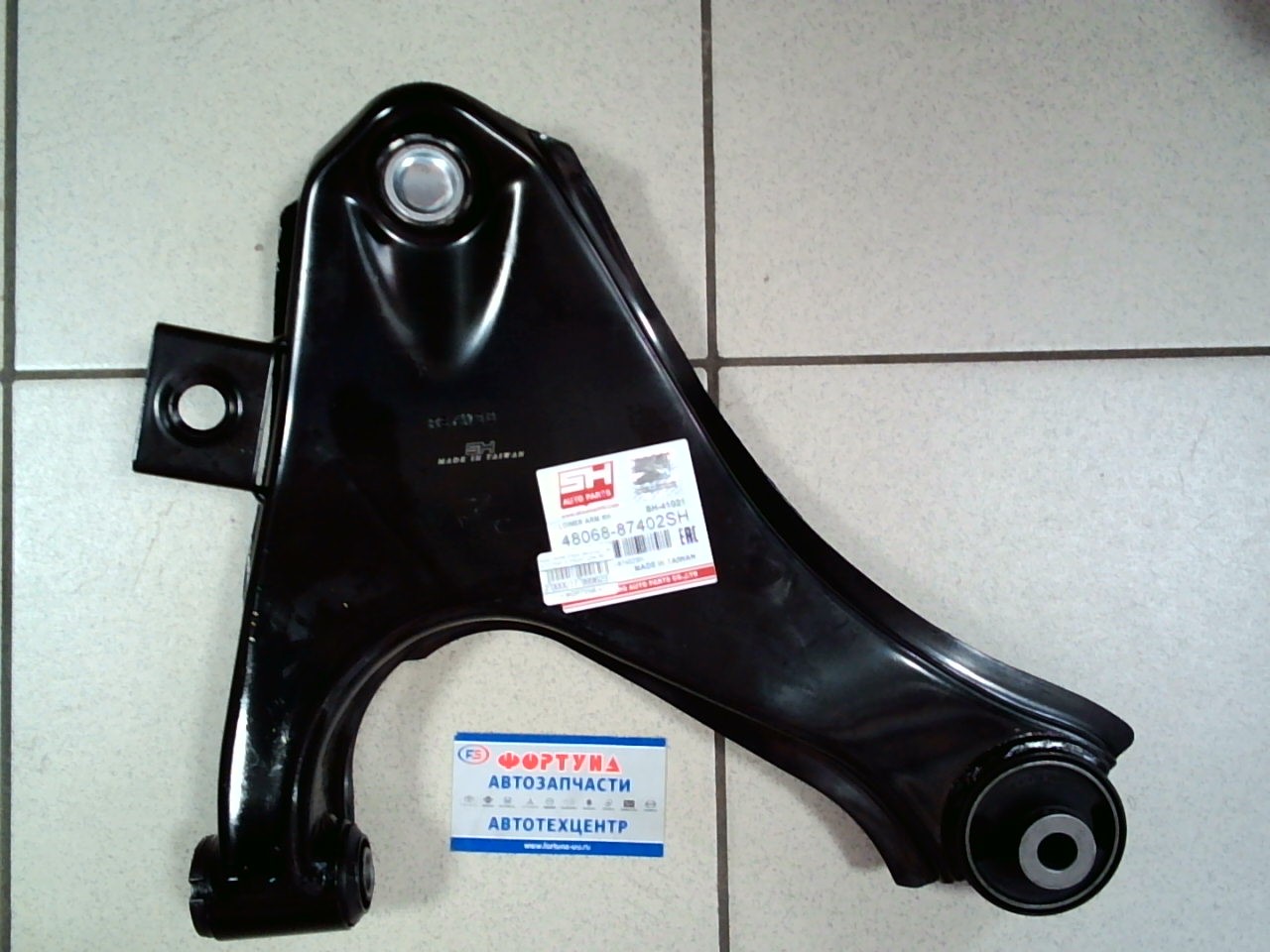 Рычаг 48068-87403 (SH-41021) SH AUTO PARTS /FRONT LOW RH CAMI, TERIOS J100 '00-'04/