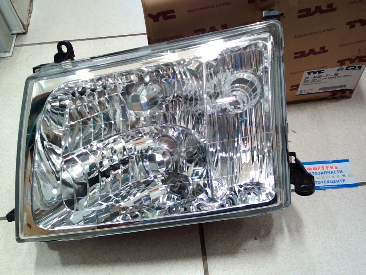 Фара TOY LAND CRUISER 100 20-A030 L (98-04) TYC /под ксенон,  стекло/