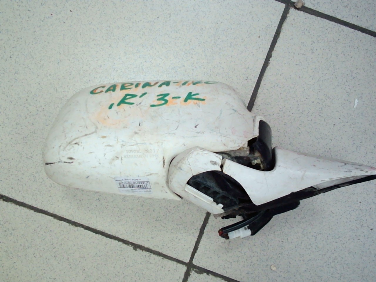 Зеркало TOY CARINA AT170 R /3пр. белое/ ухо ломан./ [б/у]