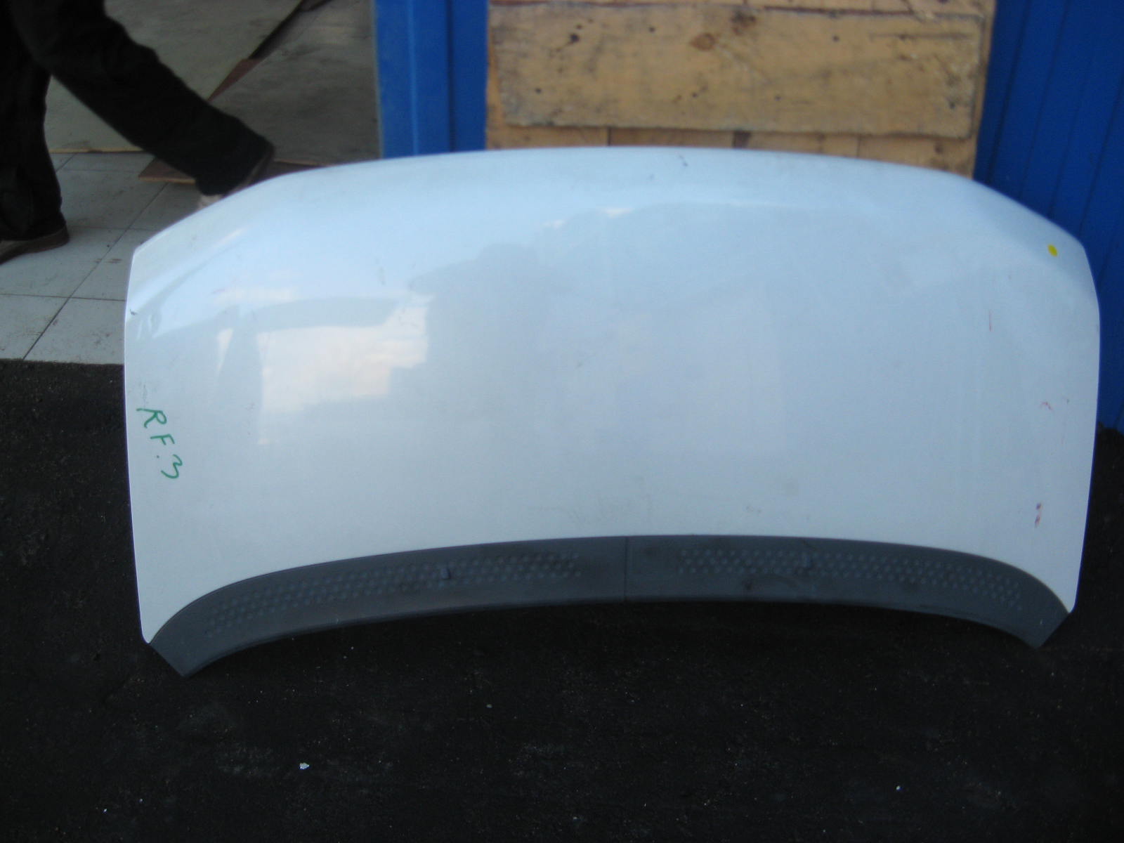 Капот HON STEPWGN RF3 (2001-) /1-белый/1-серебро [б/у]