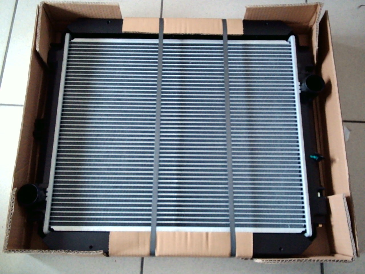 Радиатор MI-0098-36 ADR /AT,  MT 4M40,  4D35 CANTER '95-'99 FB511,  FE511,  FE518,  FE538/