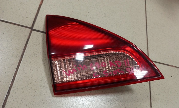 Вставка на крышку багажника NIS WINGROAD 11 132-24824   L   [б/у]