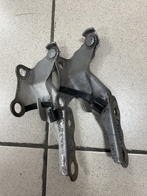 Петля капота TOY PROBOX/Succeed NCP51 RH [53410-16100] [б/у] (цена за 1шт.)