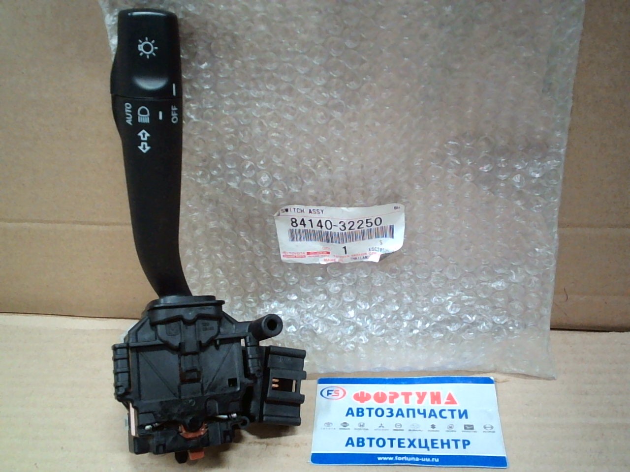 Переключатель подрулевой 84140-32250 TOYOTA /RH NZE12#, ANE10, ZNE1#, AZT240, ZZT24#, AZT250, SV5#, ACM2#/