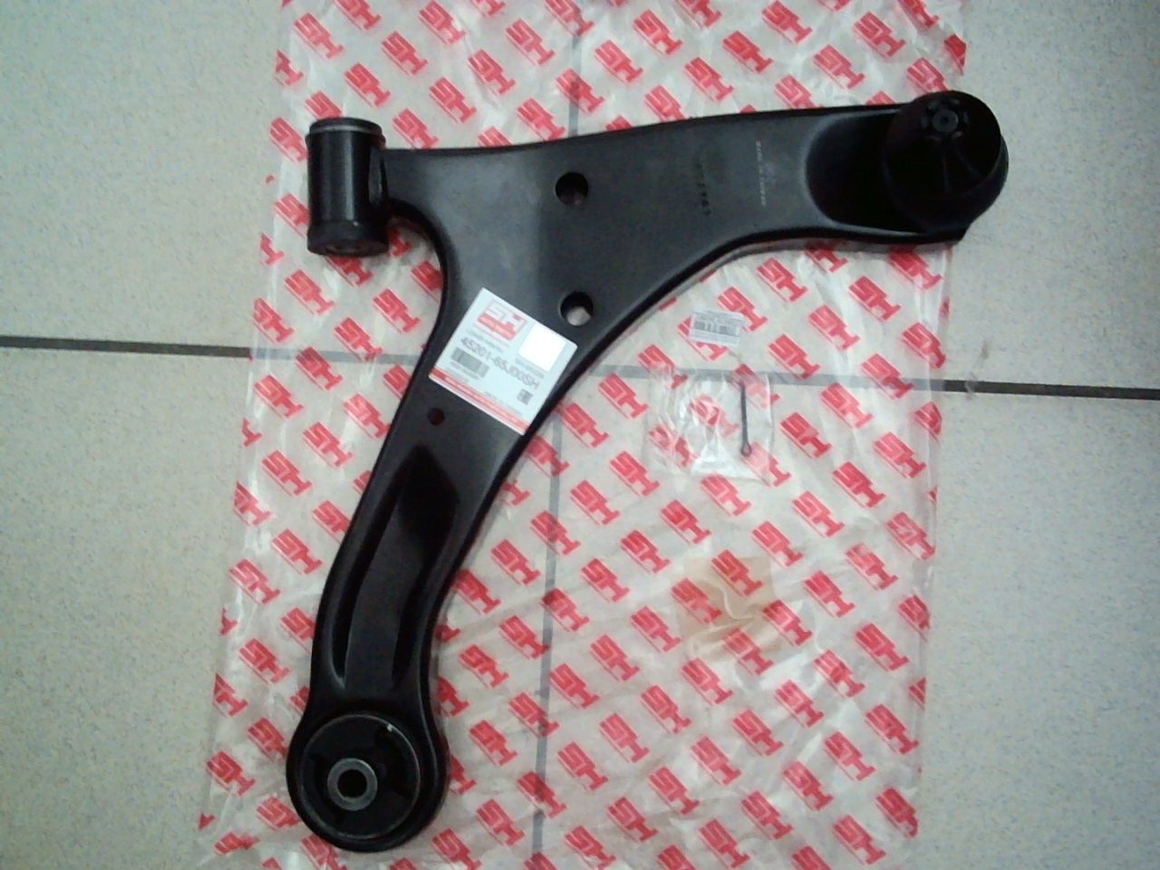 Рычаг 45201-65J00 (SH-91029) SH AUTO PARTS /FRONT LOW RH ESCUDO TD54 '05-/