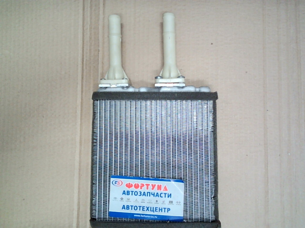 Радиатор печки HR-90091 /NISSAN  AD