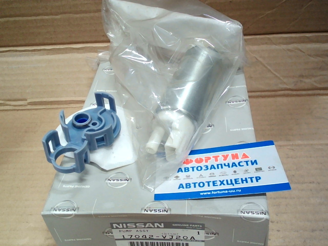 Насос высокого давления в бак NISSAN 17042-VJ20A (тонкий на широкой фишке?)/KA20DE, KA24DE/