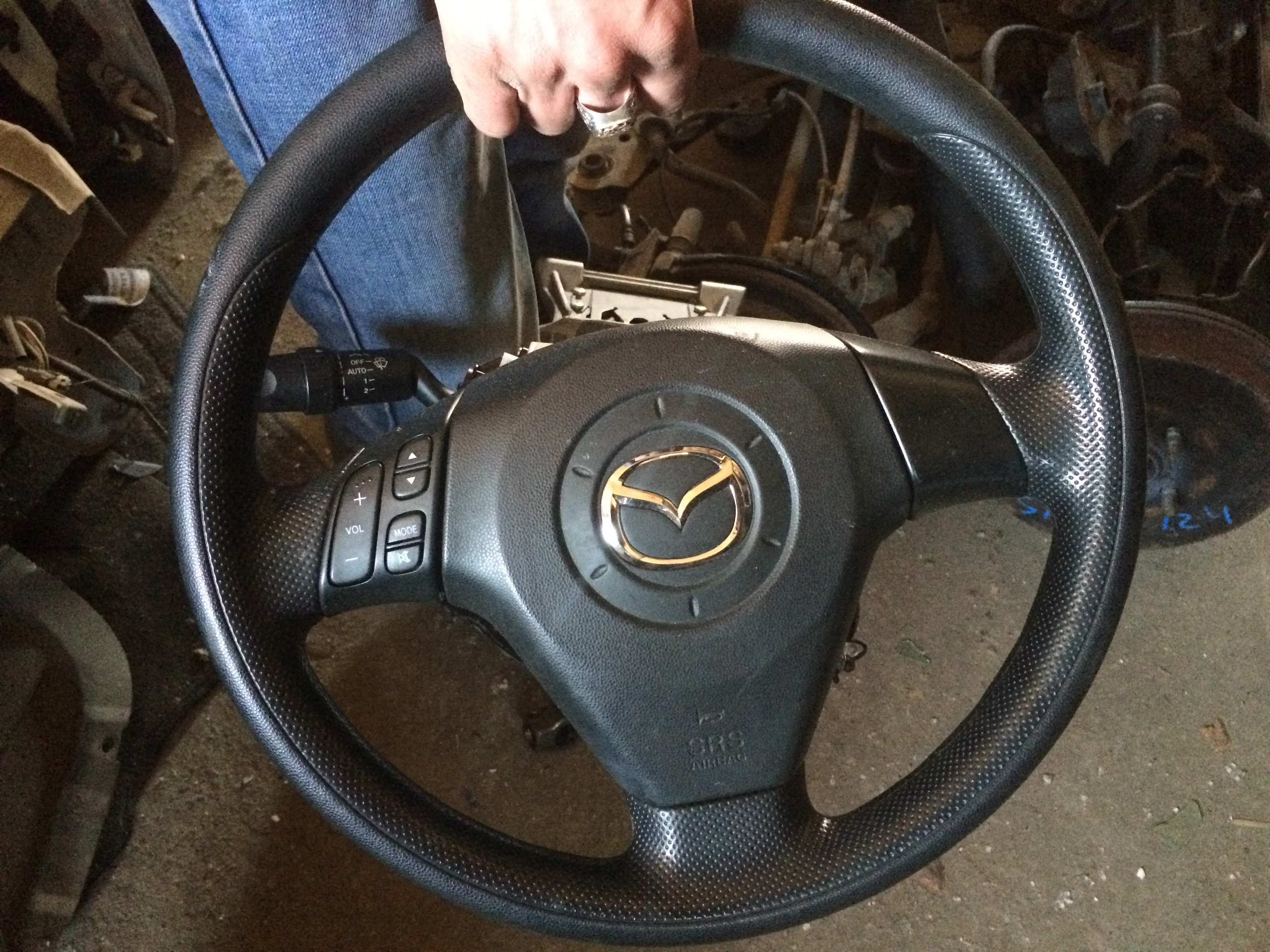 Рулевая колонка MAZ AXELA BK5P /Руль с Airbag c патроном,  замок зажигания,  гитара/ [б/у]