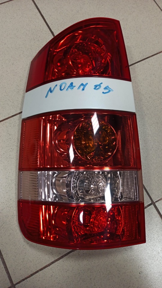 Задний фонарь TOY VOXY AZR60 28-157  LH [б/у]