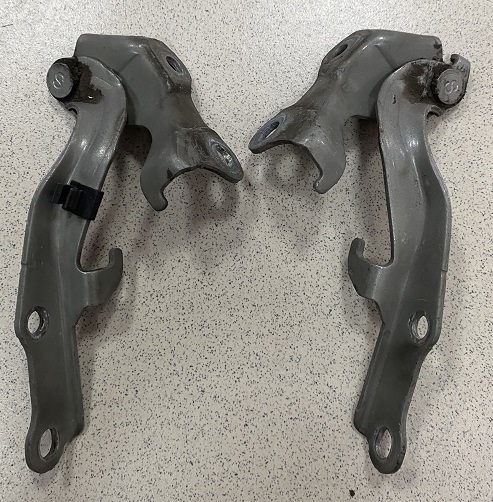 Петля капота TOY WINDOM MCV30 /RH+LH/ [53410-33150+53420-33150] [б/у]