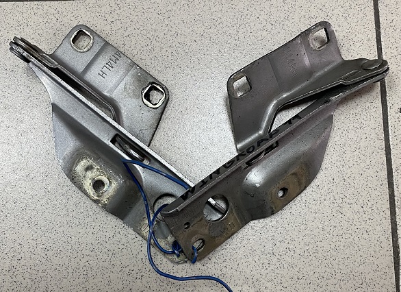 Петля капота NIS WINGROAD / AD Y11 /LH+RH/ [65400-WD000+65401-WD000] [б/у]