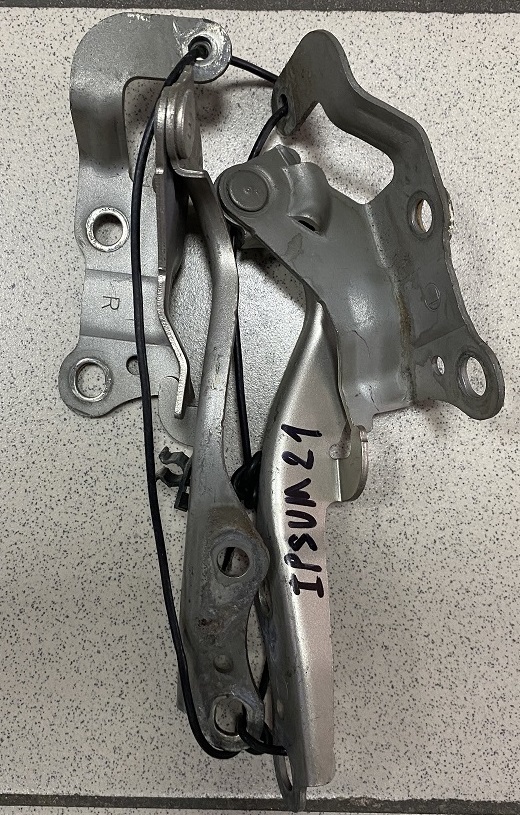 Петля капота TOY IPSUM ACM21/LH+RH/ [б/у]