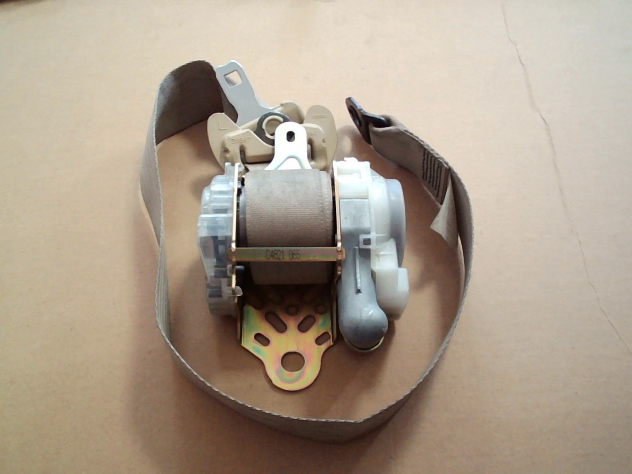 Ремень безопасности TOY WINDOM MCV30 FRONT LH /Светлый/ 2004 [б/у]