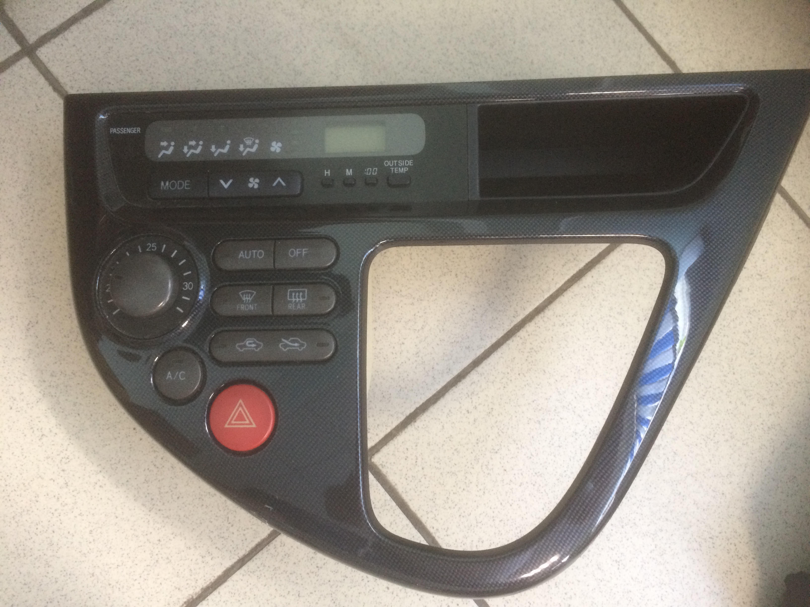 Панель климат контроля TOY WISH ZNE10 (карбон) '04 [б/у]