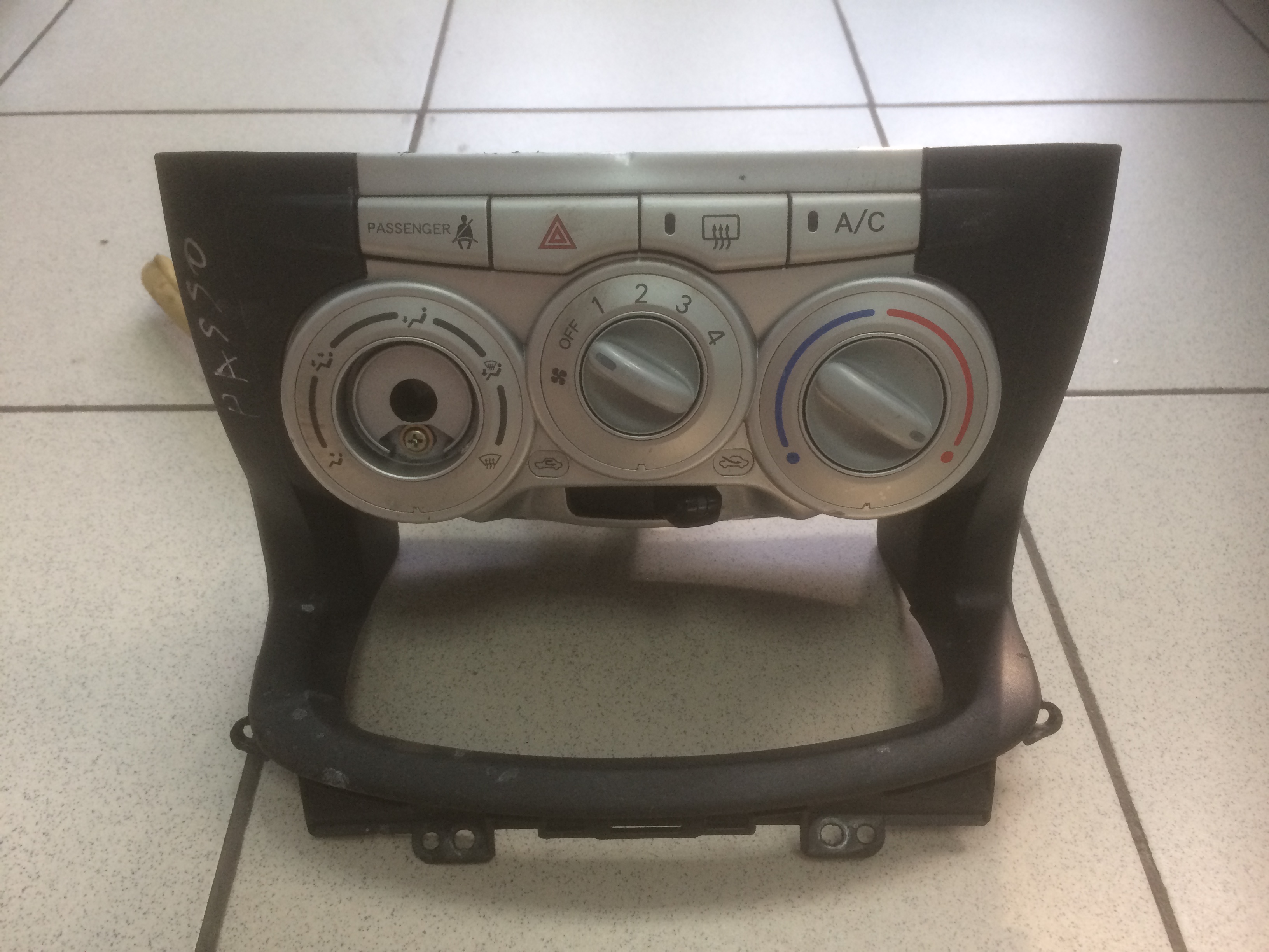 Панель климат контроля TOY PASSO KGC10 /МЕХАНИЧЕСКИЙ/ [б/у]