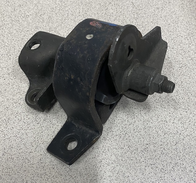 Подушка ДВС NIS AD/WINGROAD Y11/PRIMERA P12 RH [б/у]