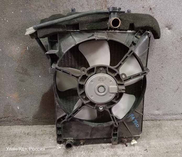 Радиатор TOY PASSO KGC10 1kr (2005)/+вентилятор/ [б/у]