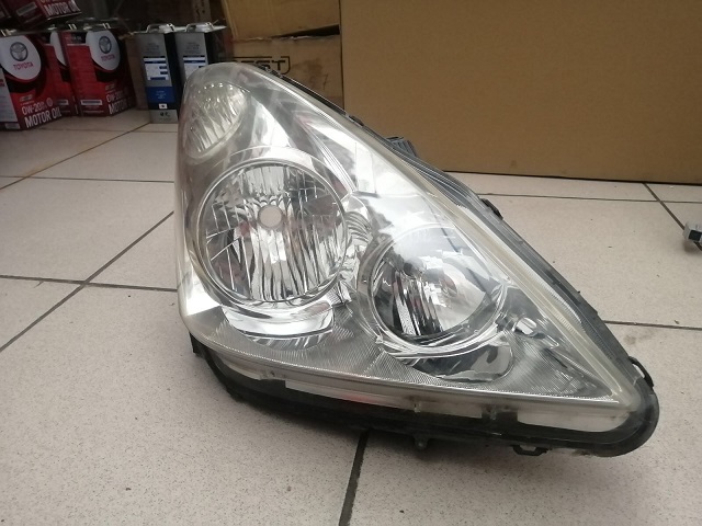 Фара TOY WISH ZNE10 68-1 R (ухо лом) [б/у]