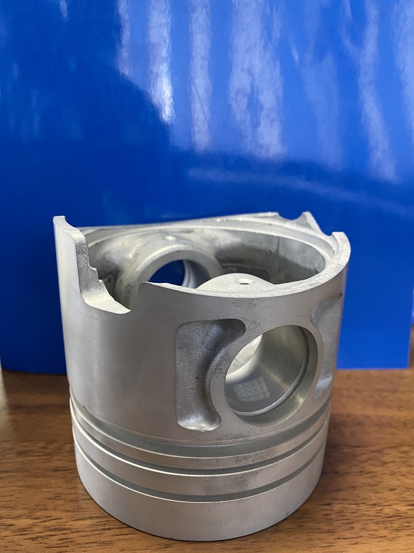 Поршня BD30 STD [12010-54T00] NISSAN (цена за 1 шт.) Скол юбки!!! /Gallery/с охлаждением/ Цена с учётом уценки!!!без пальца