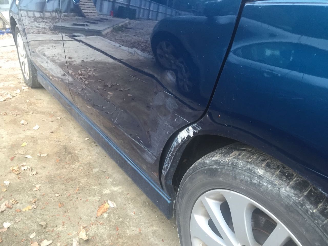 Дверь MAZ PREMACY CREW '05 (синий) REAR LH  [б/у] /небольшая потёртость//Color 32C/