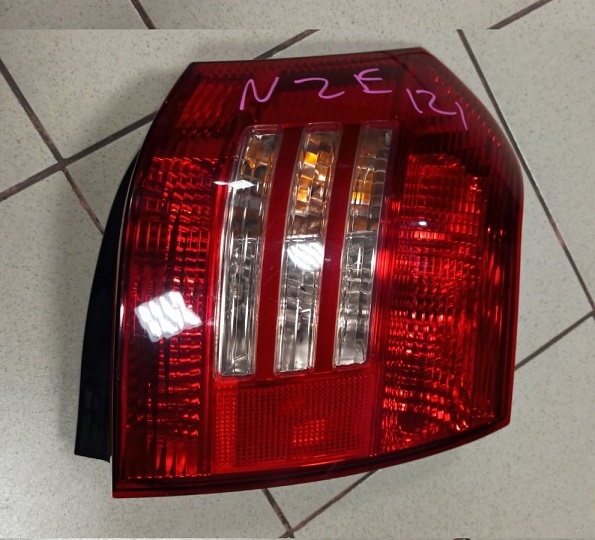Задний фонарь TOY RUNX NZE121 13-77 R '03 [б/у]