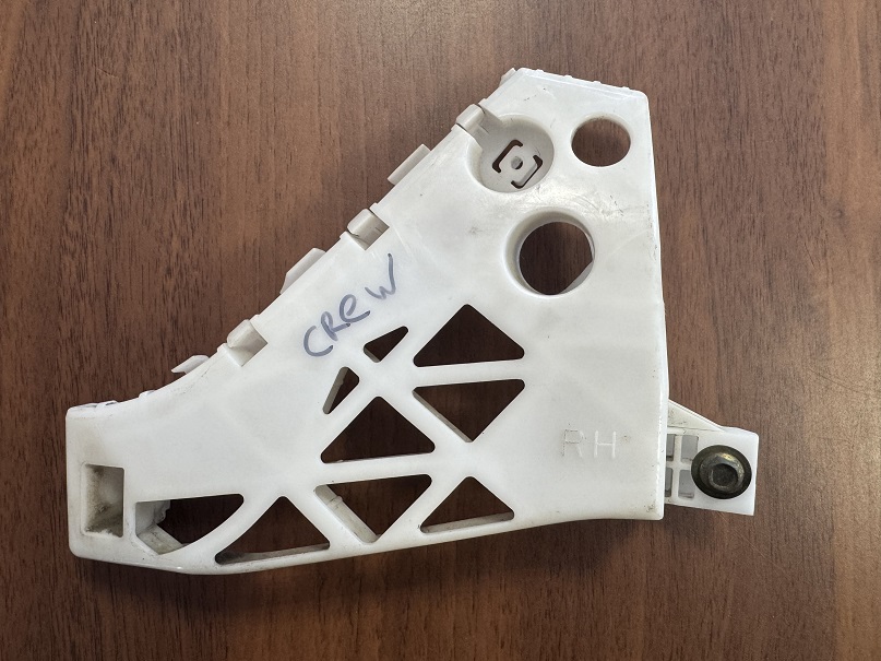 Клипса бампера MZ PREMACY CREW '05 Front RH [б/у]