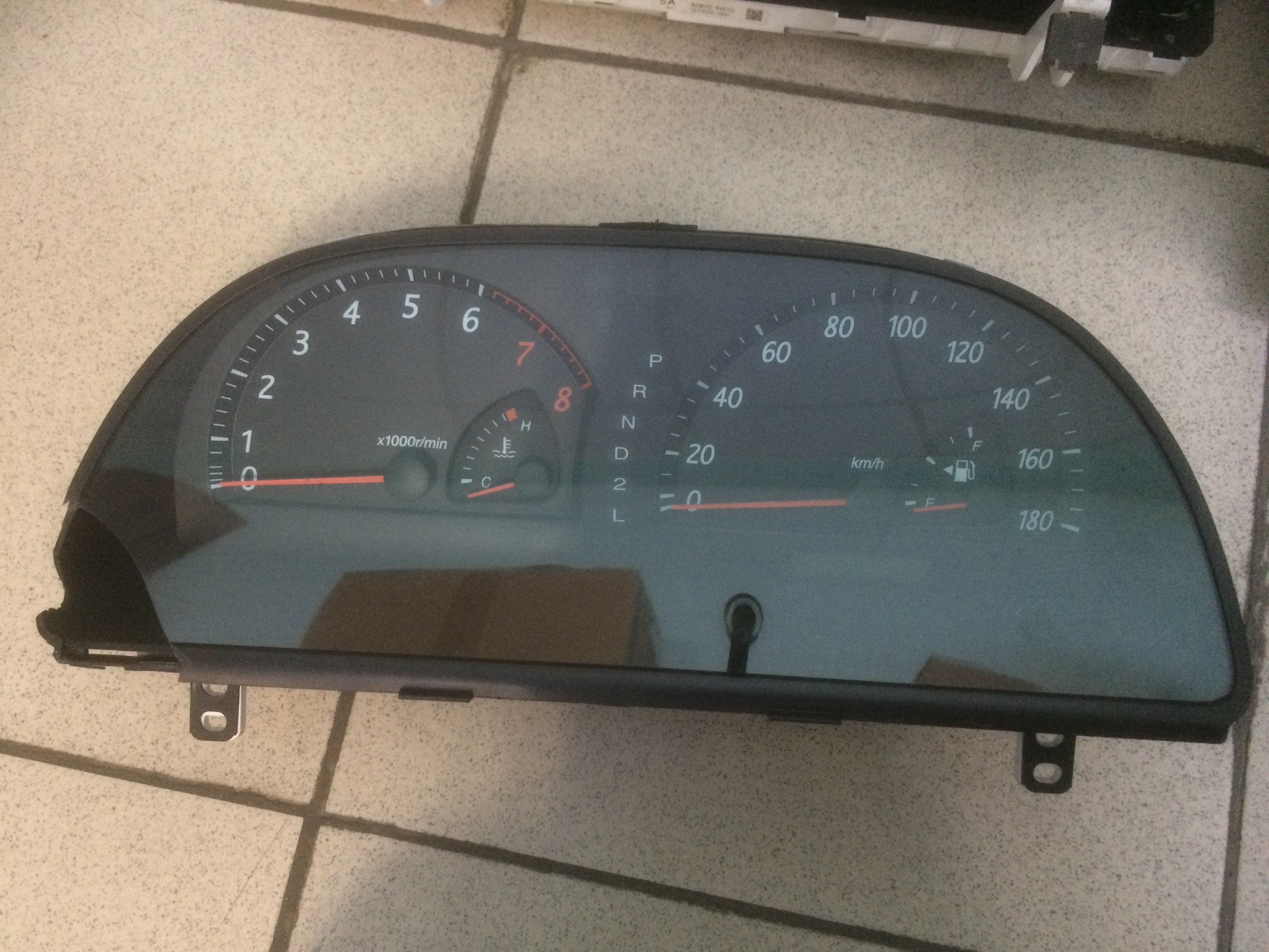 Спидометр TOY Camry ACV30   (0061727)  (уголок стекла лом)