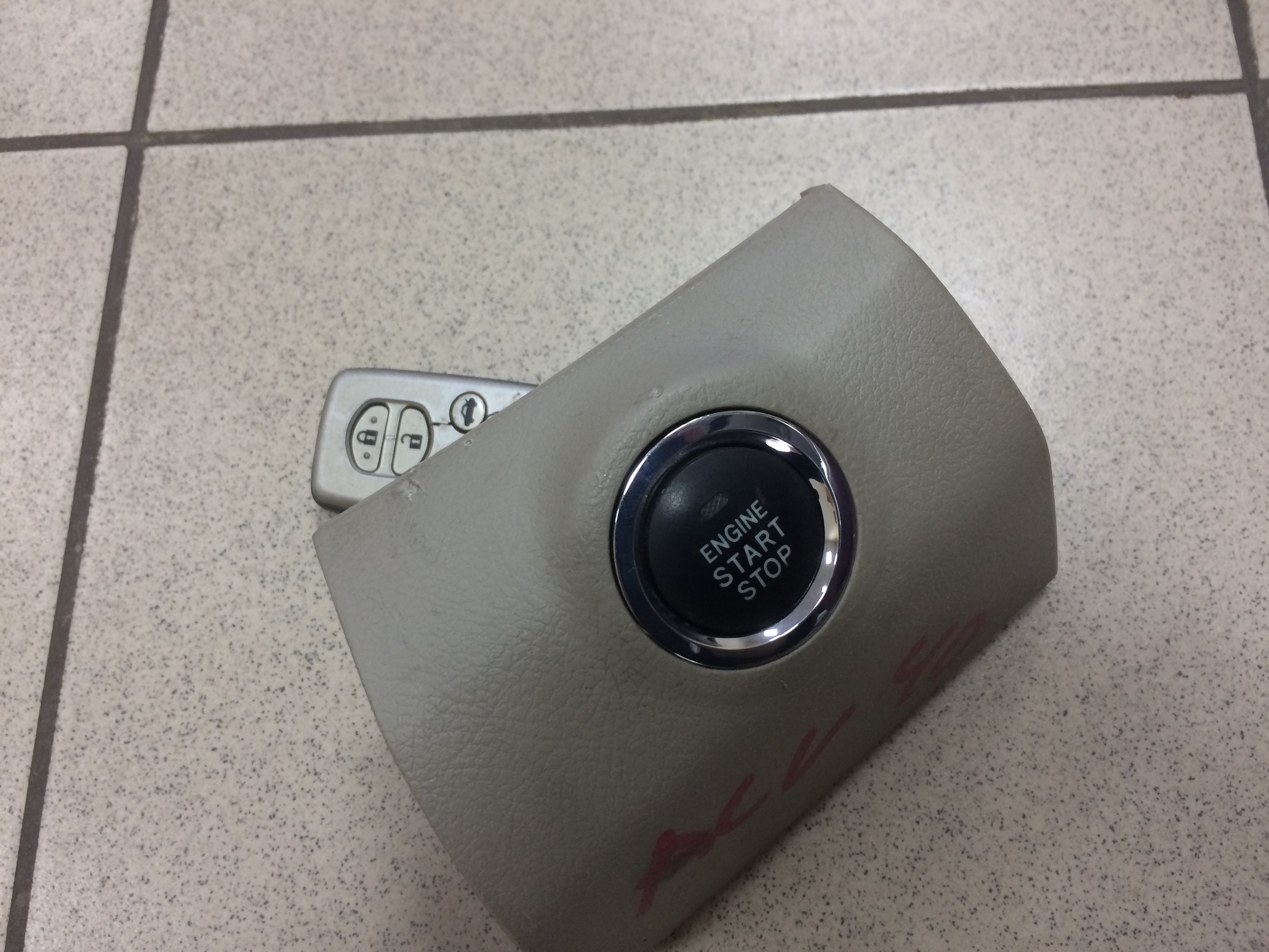 Кнопка пуска двигателя TOY CAMRY ACV40  +брелок [б/у]