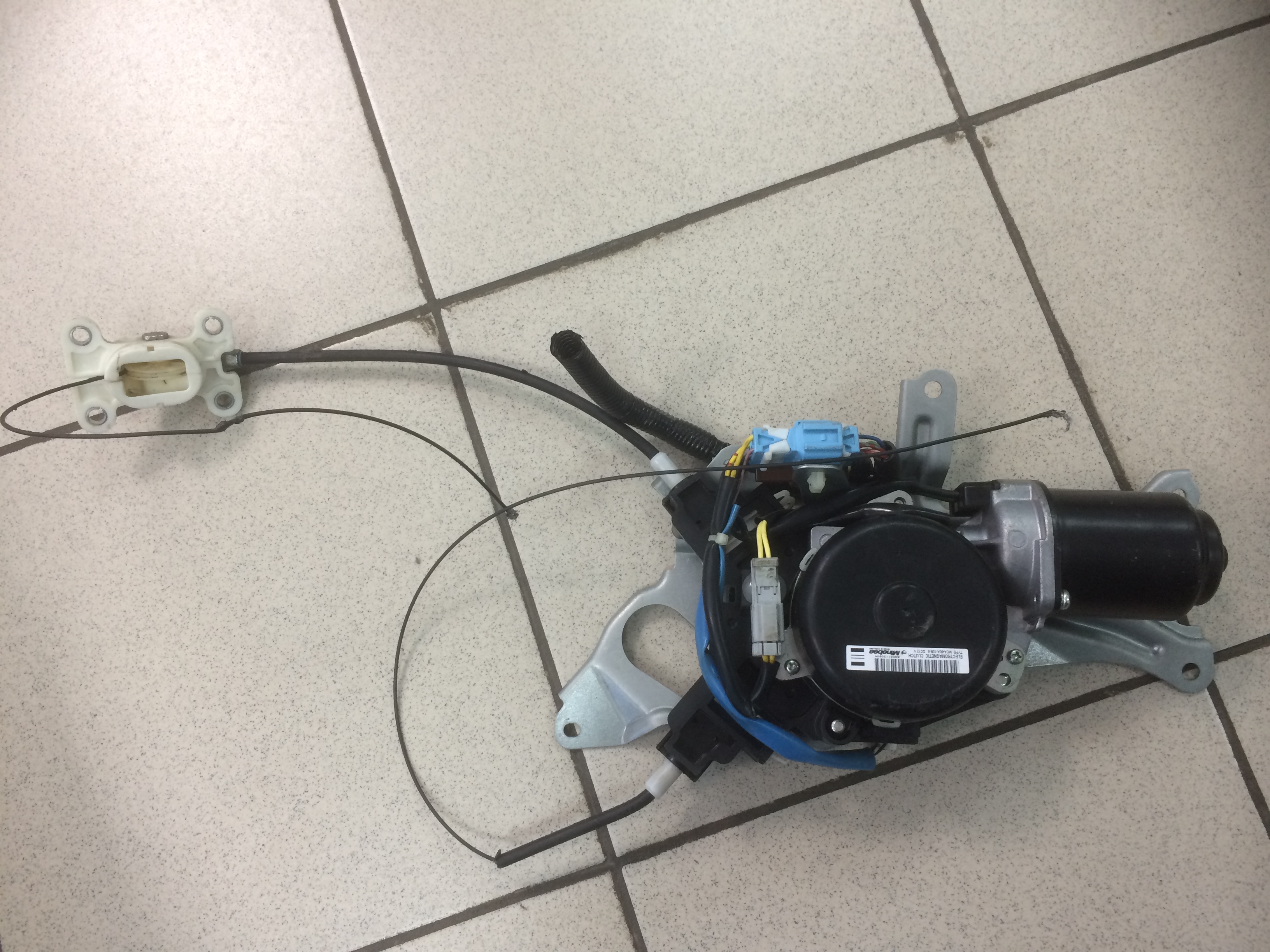 Электро доводчик задней двери HON STEP WGN RG3 REAR LH [б/у] /Трос обрезан!/