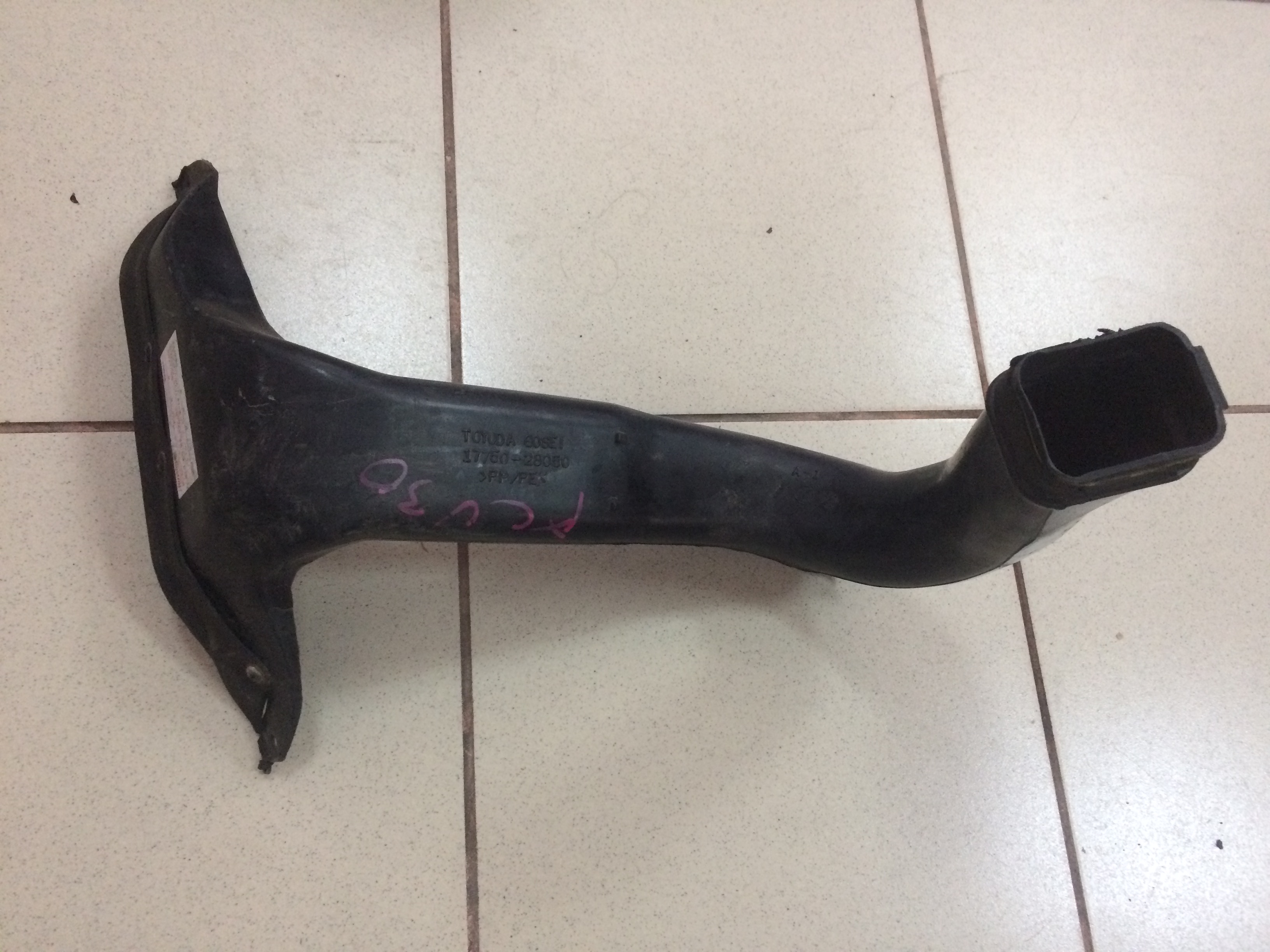 Воздухозаборник TOY WINDOM MCV30/CAMRY ACV30 [б/у]