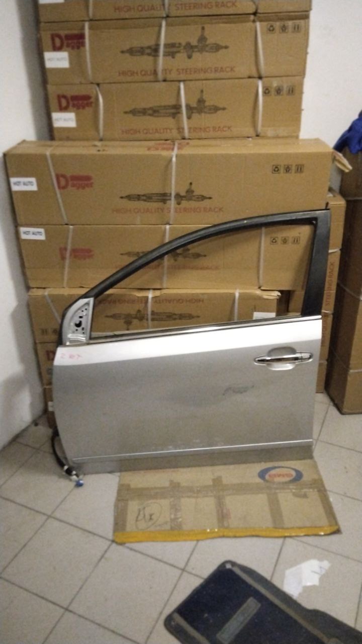 Дверь TOY PREMIO ZRT261 '08 FRONT LH /серебро/ [б/у]