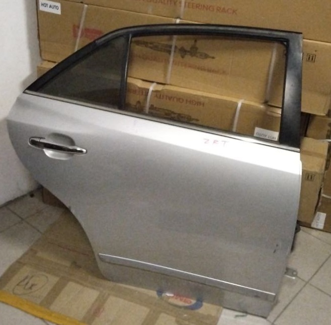 Дверь TOY PREMIO ZRT261 '08 REAR RH /серебро/ [б/у]