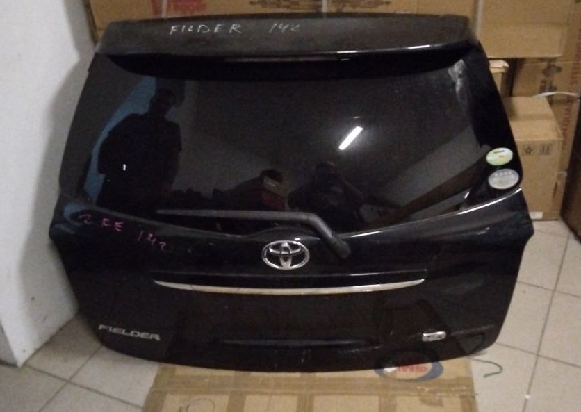 Дверь 5-я TOY Corolla Fielder ZRE142 '09 /черный/ [б/у]