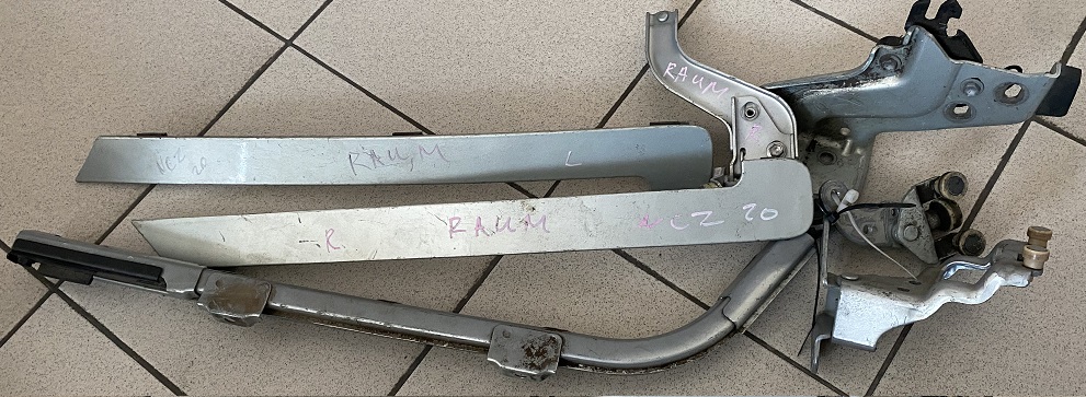 Ролик раздвижной двери TOY Raum NZC20 '07 RH (3 ролика+Полозья+2 накладки внешние) всего 6 элементов [б/у]