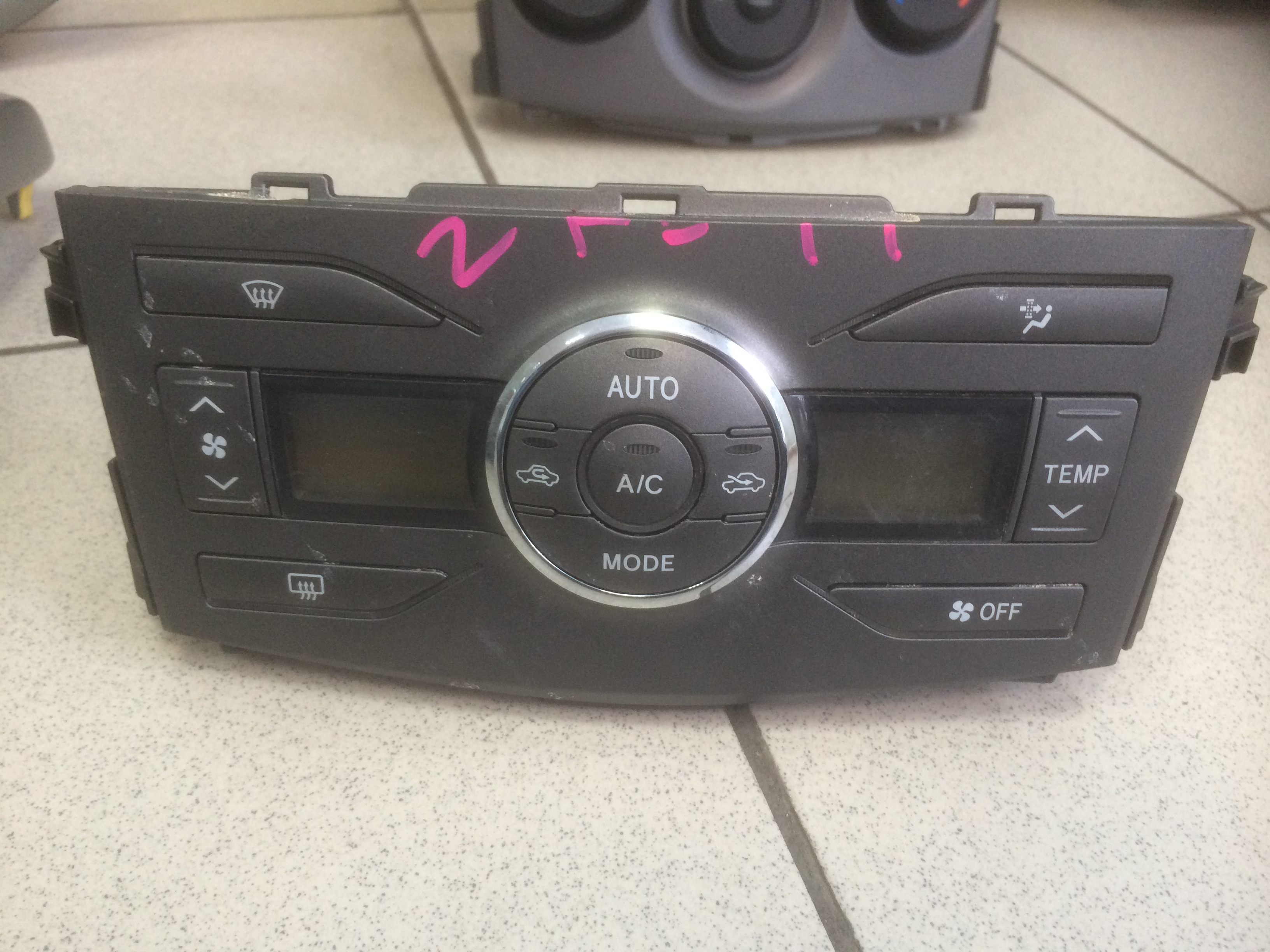 Панель климат контроля TOY Corolla Fielder ZRE142 электр. [б/у]