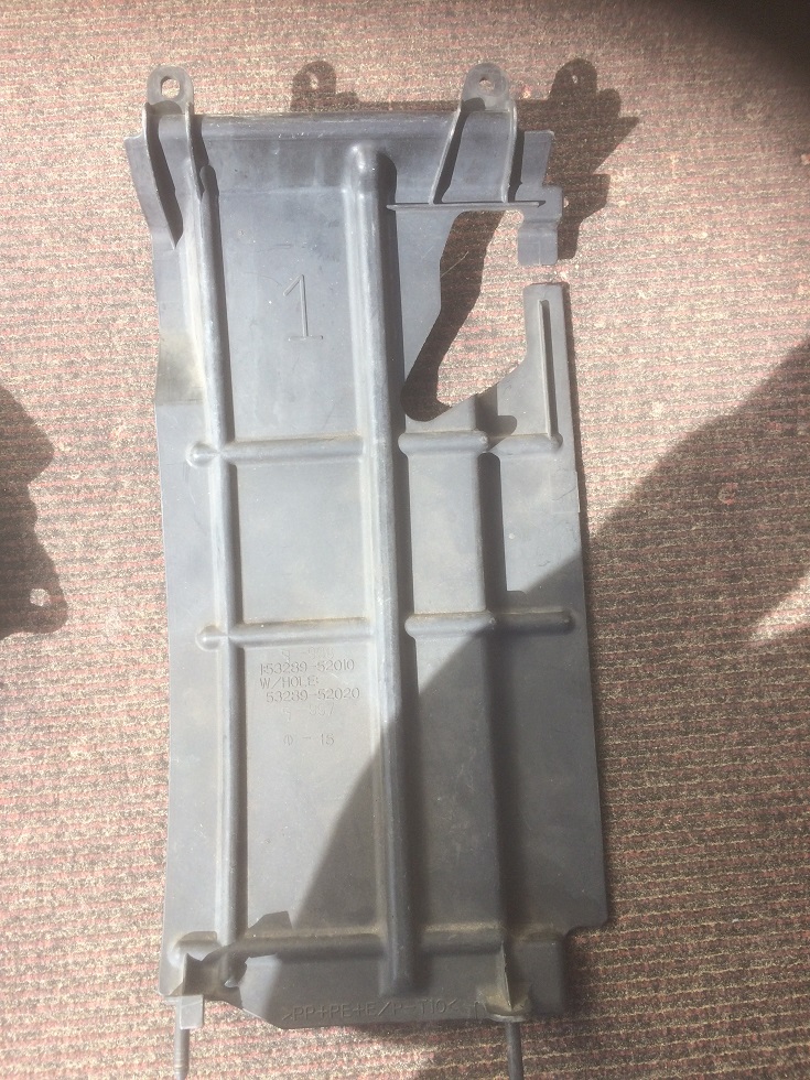 Защита двигателя TOY VITZ SCP10 /вертикальная/с права от радиатора/ [б/у]